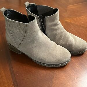 Gabor suede bootie - lightly used, in very good condition